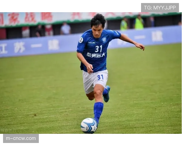 “聚焦：退役国脚转型解说嘉宾，其个人直播间单场礼物收入超万元”